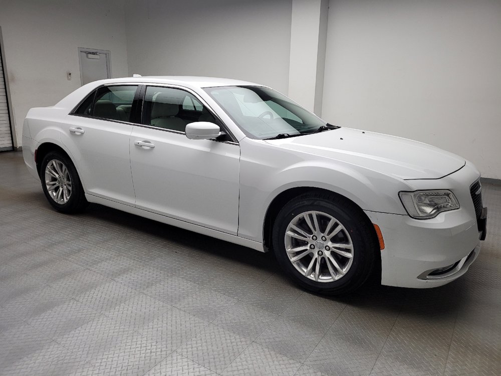 Used 2019 Chrysler 300 Touring w/ Driver Convenience Group RWD image 11