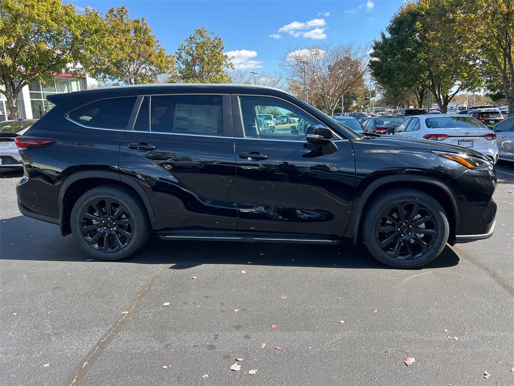 New 2026 Toyota Highlander XLE image 2