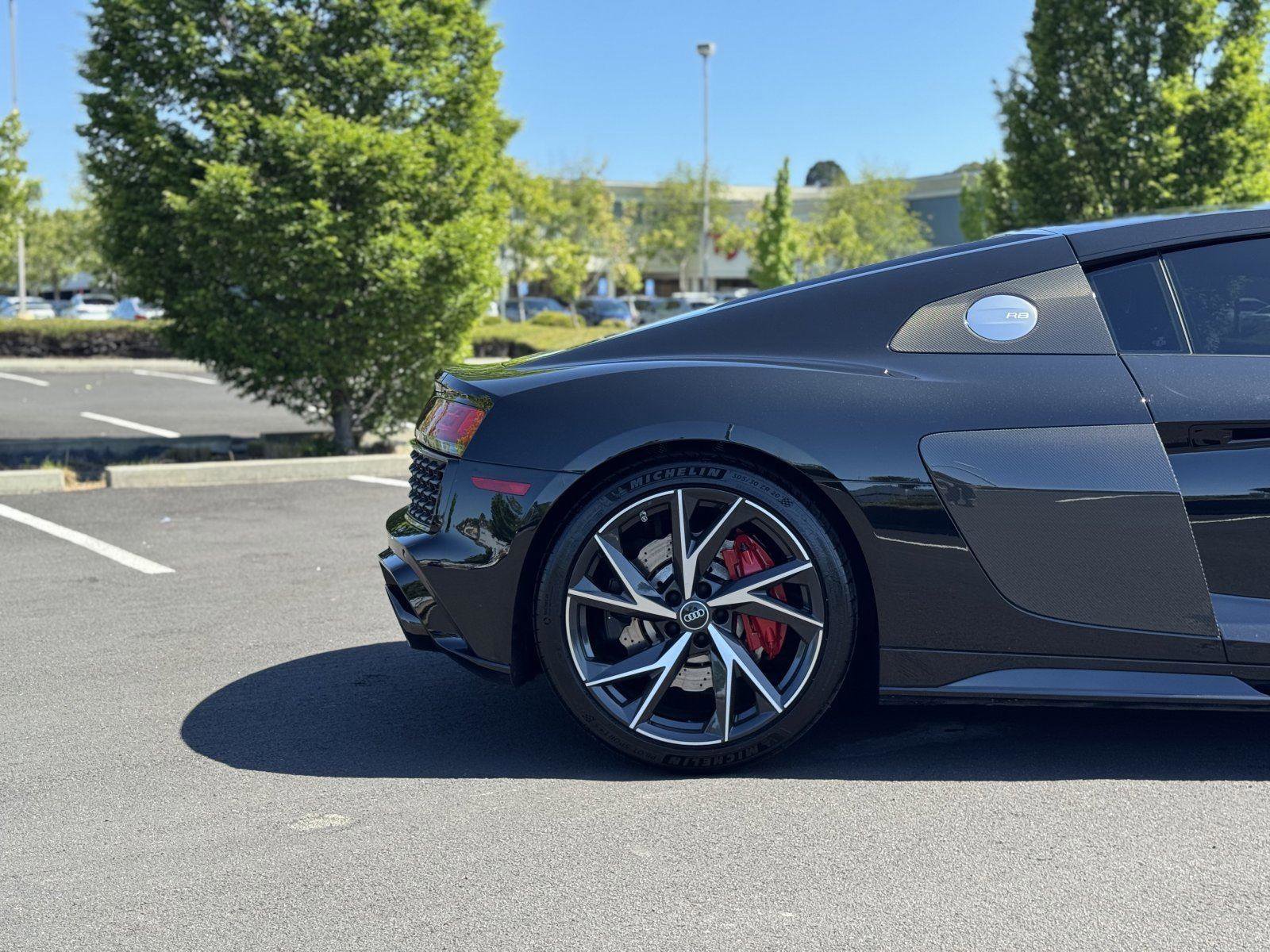 Used 2022 Audi R8 V10 w/ Premium Package RWD image 32