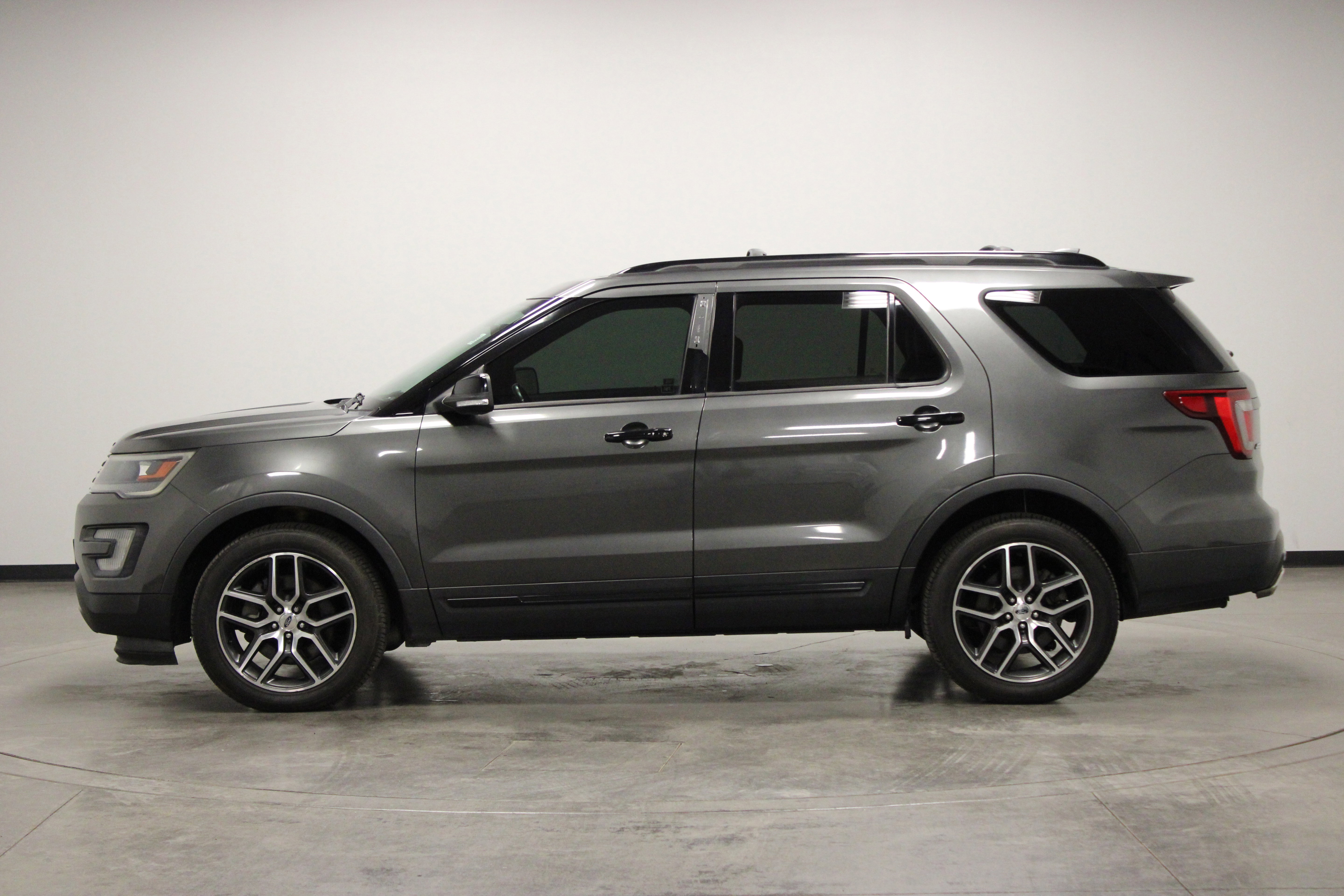 Used 2017 Ford Explorer Sport w/ Equipment Group 401A AWD/4WD image 5