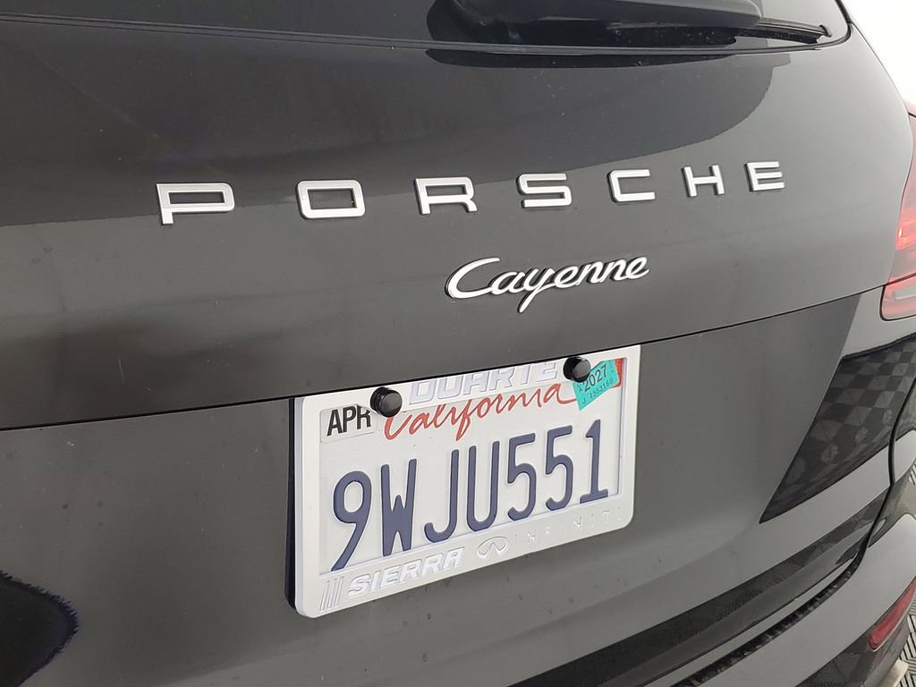 Used 2018 Porsche Cayenne Platinum Edition w/ Premium Package image 32