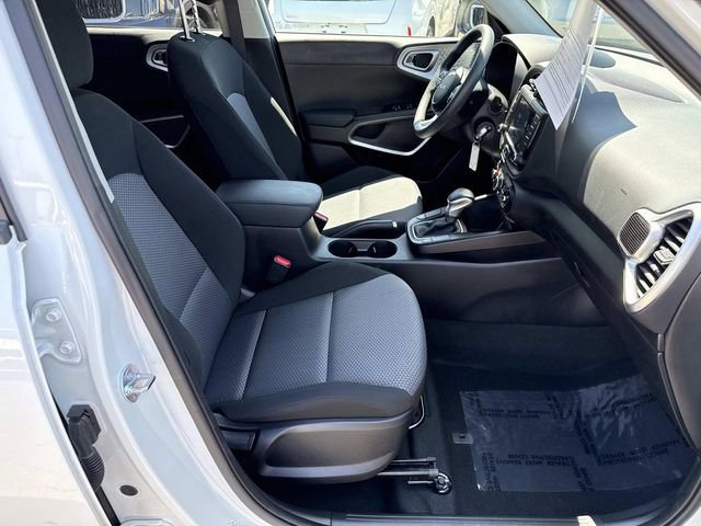 Used 2025 Kia Soul LX w/ LX Technology Package image 9