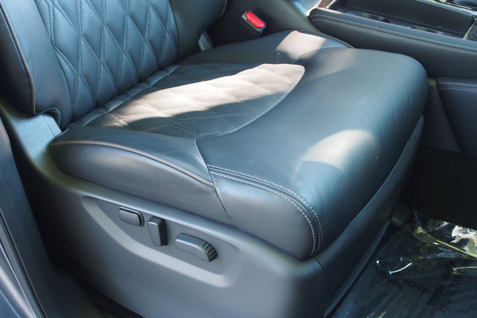 Used 2023 Nissan Armada Platinum w/ Captain's Chairs Package AWD/4WD image 12