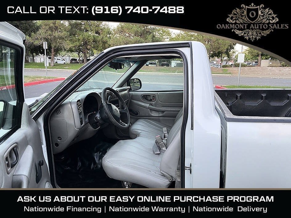 Used 2001 Chevrolet S10 Pickup 2WD Regular Cab w/ Comfort Convenience Pkg image 13
