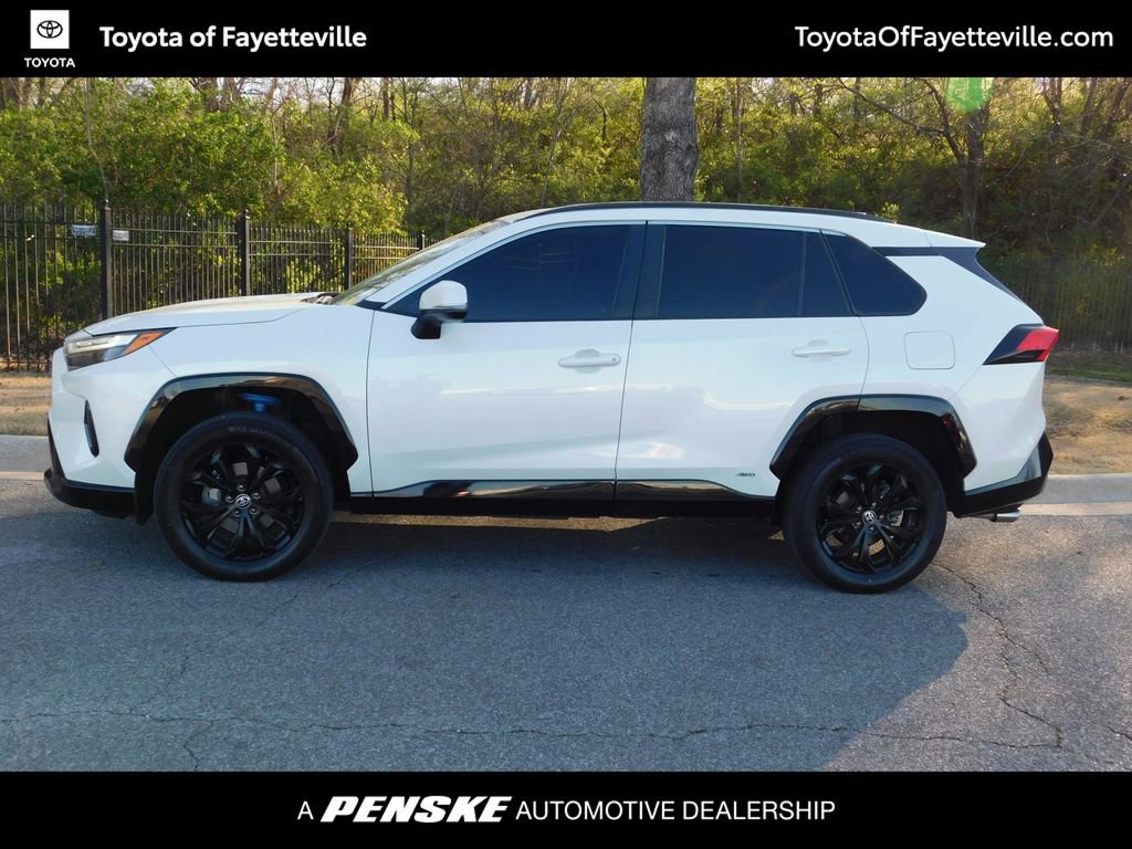 Used 2022 Toyota RAV4 SE image 2