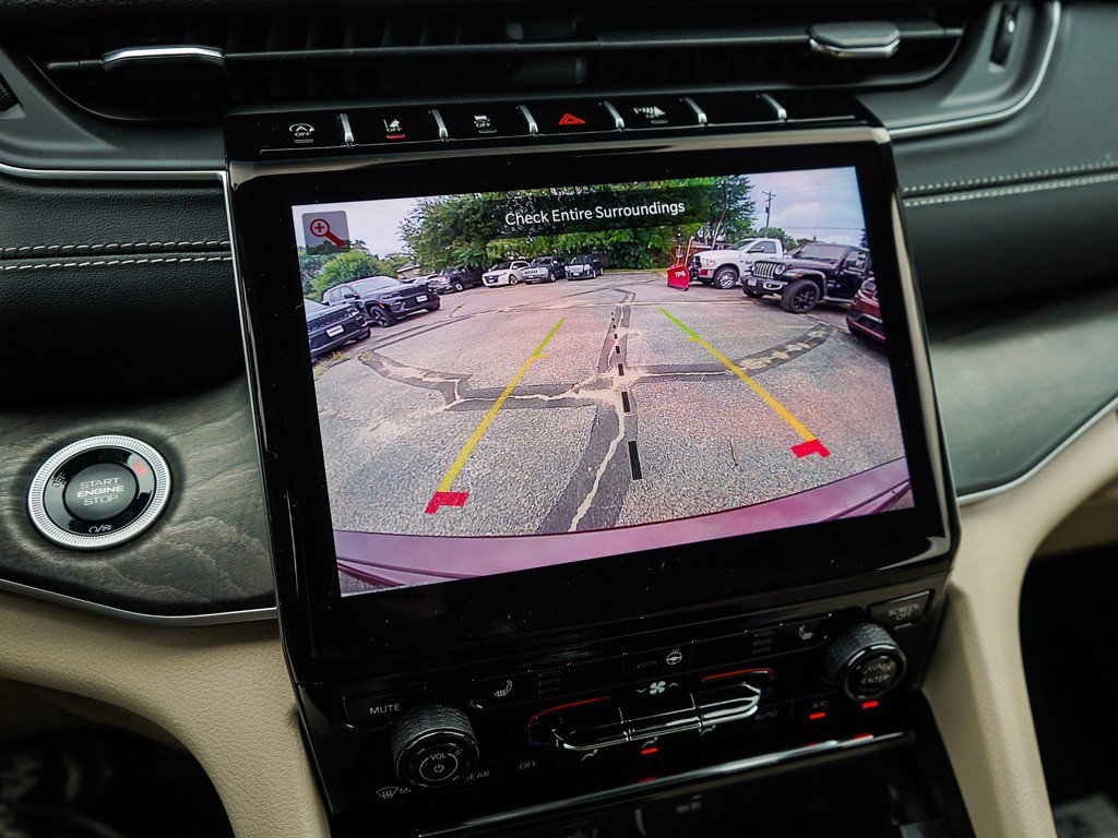 New 2025 Jeep Grand Cherokee Limited w/ Trailer Tow Package image 24