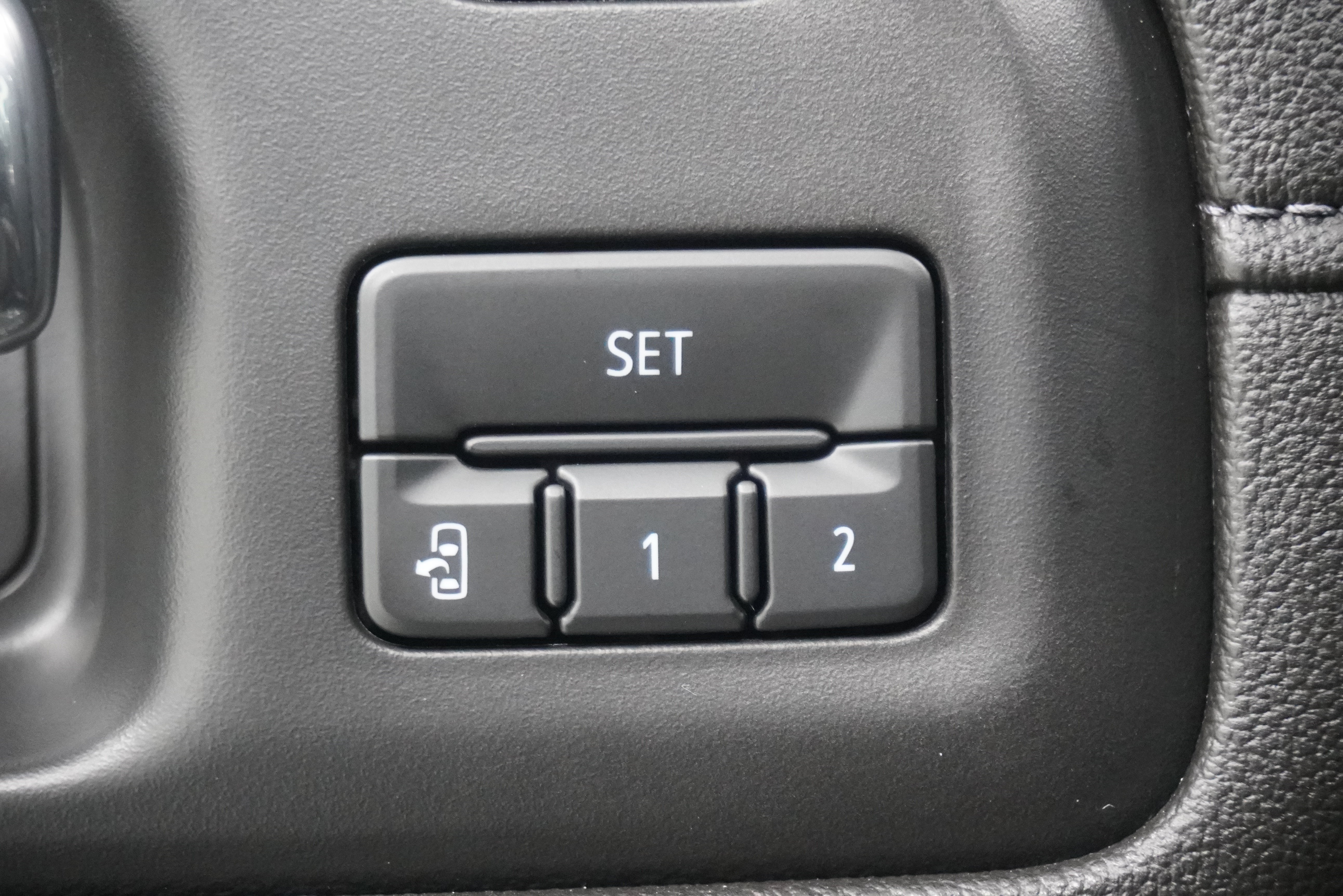 Used 2022 GMC Sierra 3500 Denali w/ Denali Black Diamond Edition AWD/4WD image 19
