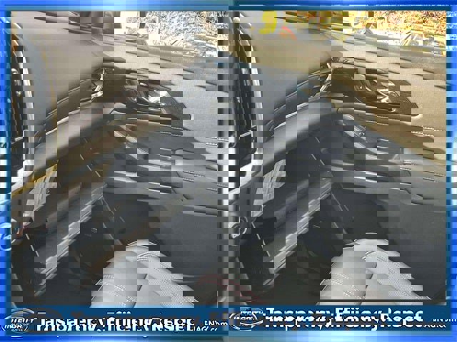 Used 2023 Chevrolet Traverse RS image 35