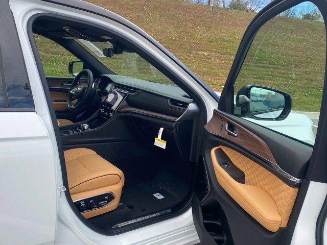 New 2025 Jeep Grand Cherokee Summit w/ Adv Protech Group IV AWD/4WD image 29