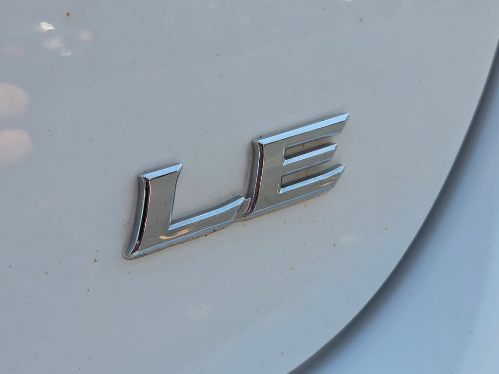 Used 2018 Toyota Camry LE FWD image 12