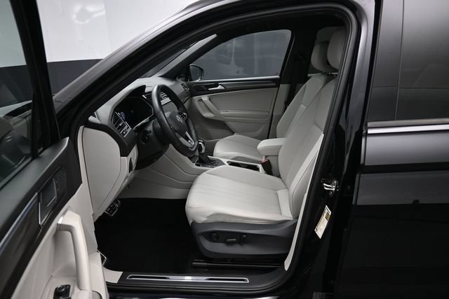 Used 2023 Volkswagen Tiguan SE R-Line FWD image 9