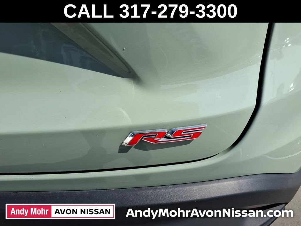Used 2024 Chevrolet Trax RS w/ Sunroof Package FWD image 11
