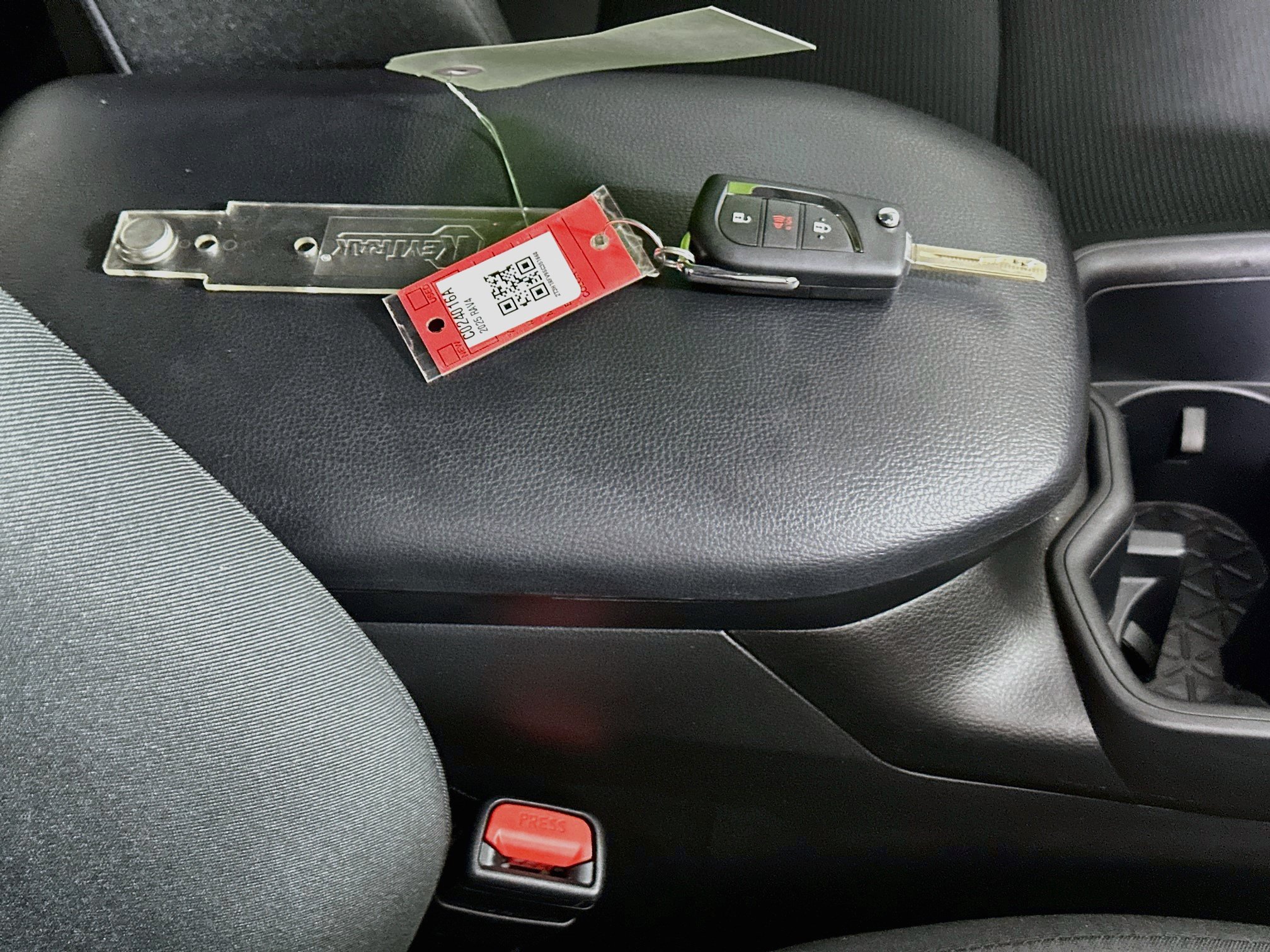 Certified 2025 Toyota RAV4 LE FWD image 32