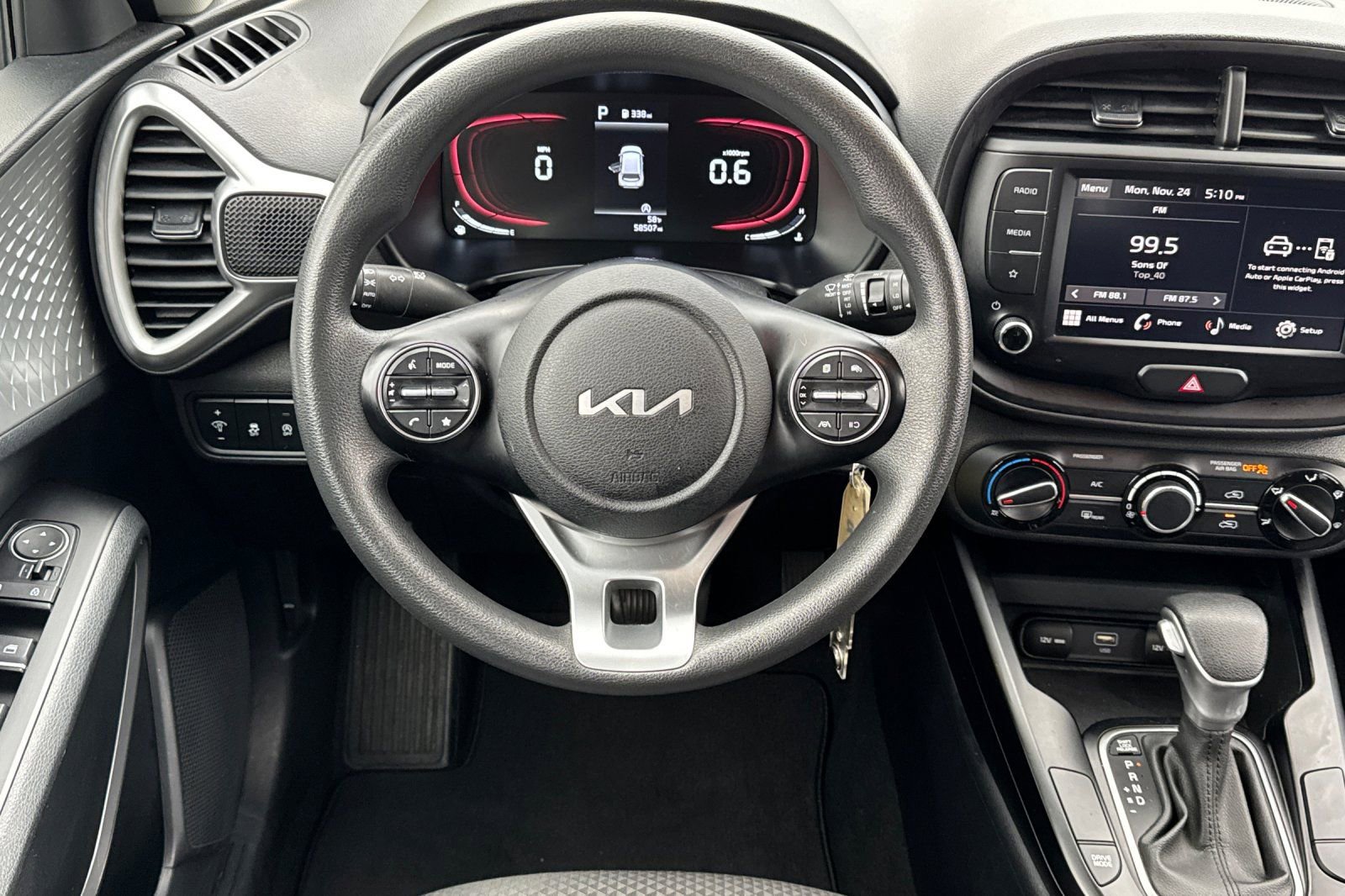 Used 2023 Kia Soul LX w/ LX Technology Package image 14