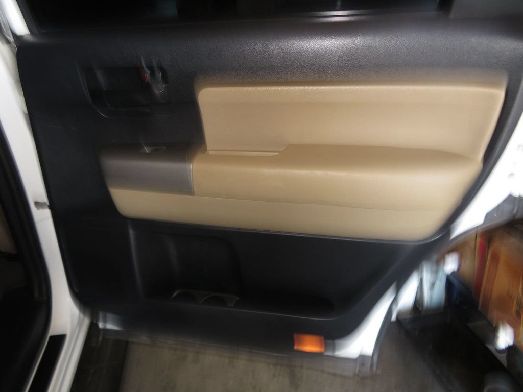 Used 2015 Toyota Sequoia SR5 AWD/4WD image 30