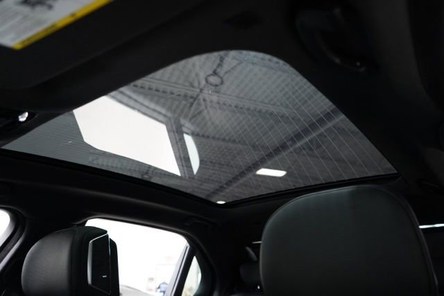 Used 2025 BMW 740i xDrive image 18