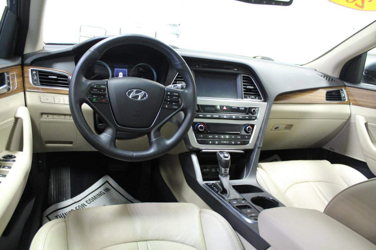Used 2015 Hyundai Sonata Limited w/ Option Group 06 FWD image 7