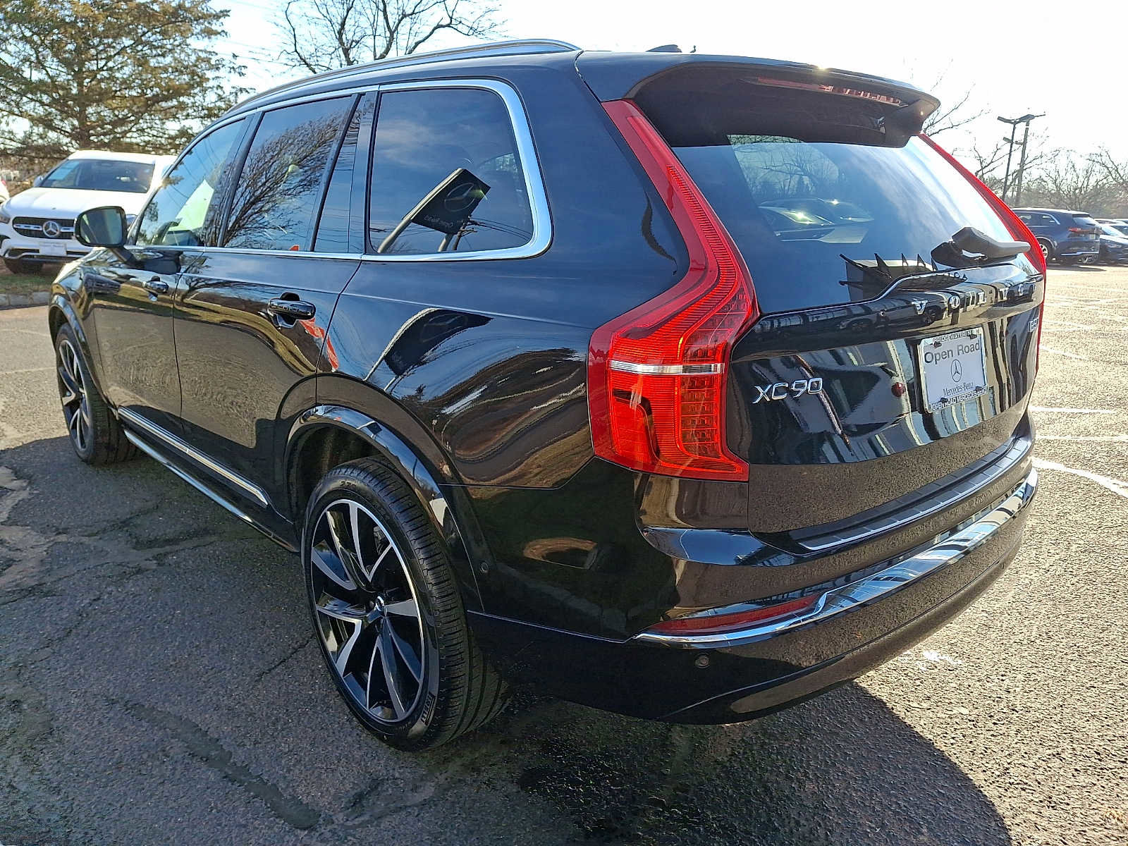 Used 2024 Volvo XC90 B5 Plus w/ Protection Package Premier AWD/4WD image 4