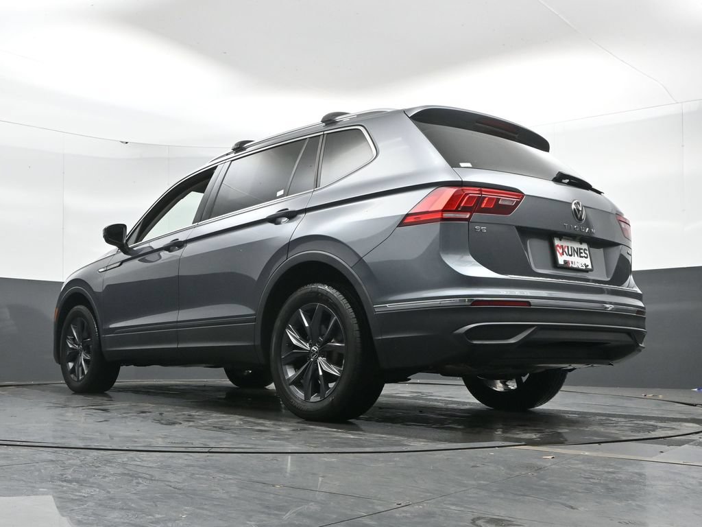 Used 2022 Volkswagen Tiguan SE AWD/4WD image 46