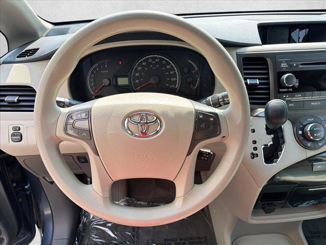 Used 2013 Toyota Sienna LE w/ Towing Pkg FWD image 14