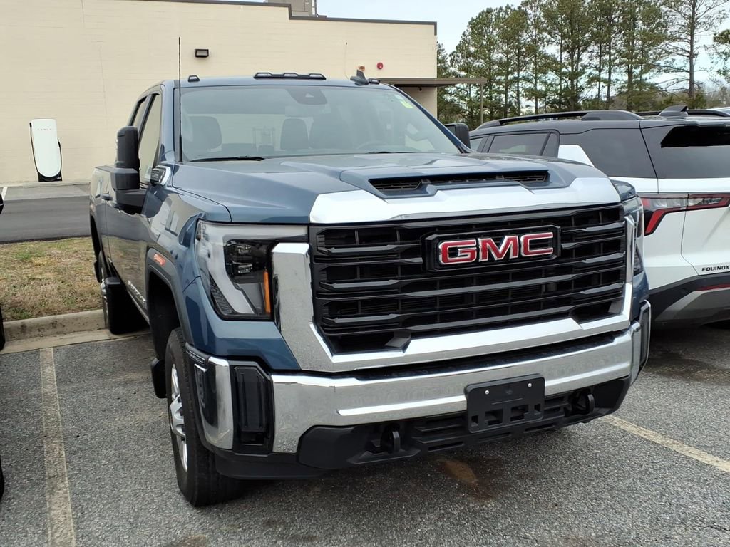 Used 2025 GMC Sierra 2500 Pro w/ Convenience Package image 4