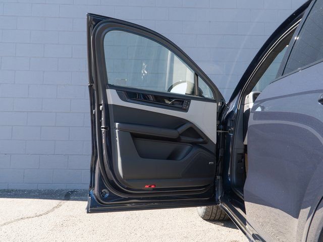 New 2026 Porsche Cayenne GTS image 15