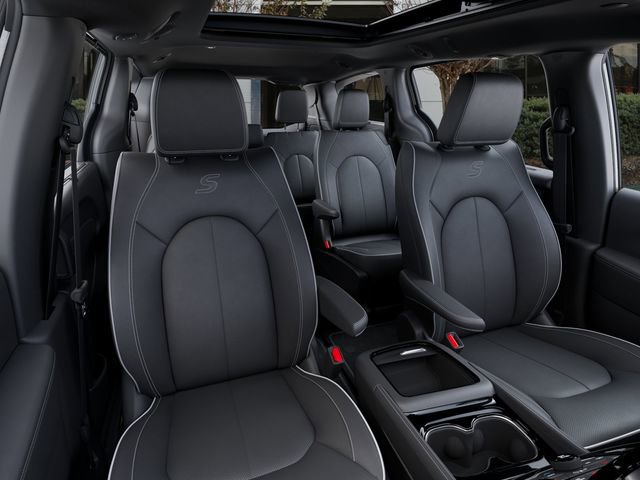 New 2026 Chrysler Pacifica Limited w/ S Appearance Package FWD image 16