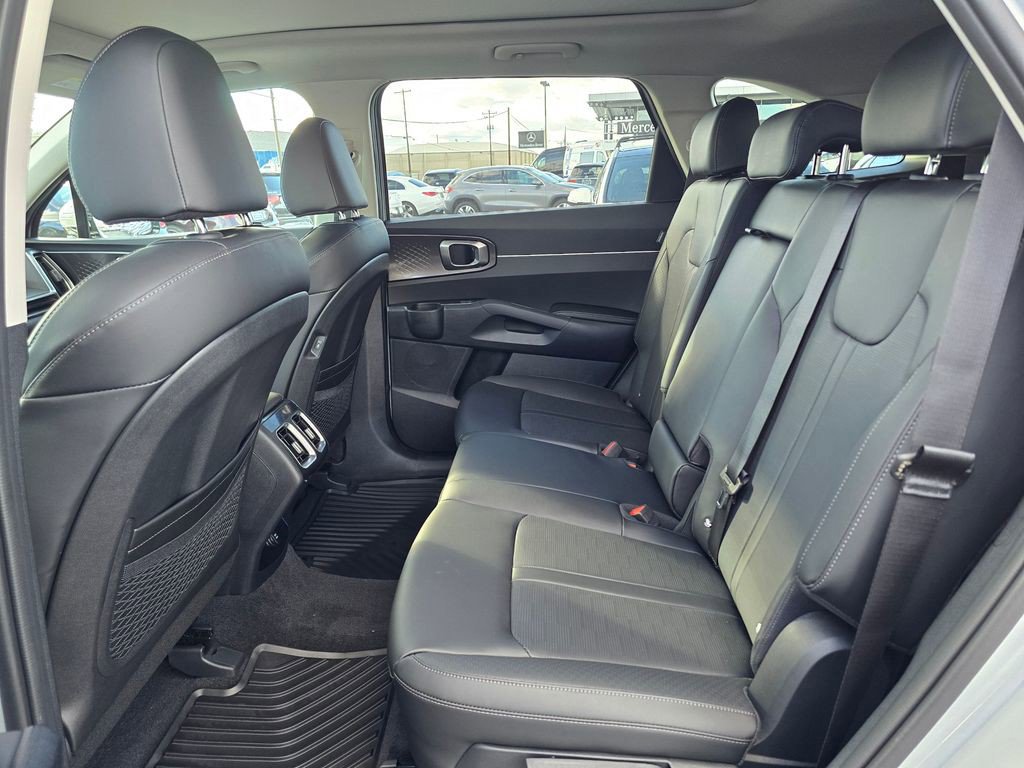 New 2026 Kia Sorento S w/ S Panoramic Sunroof Package AWD/4WD image 17