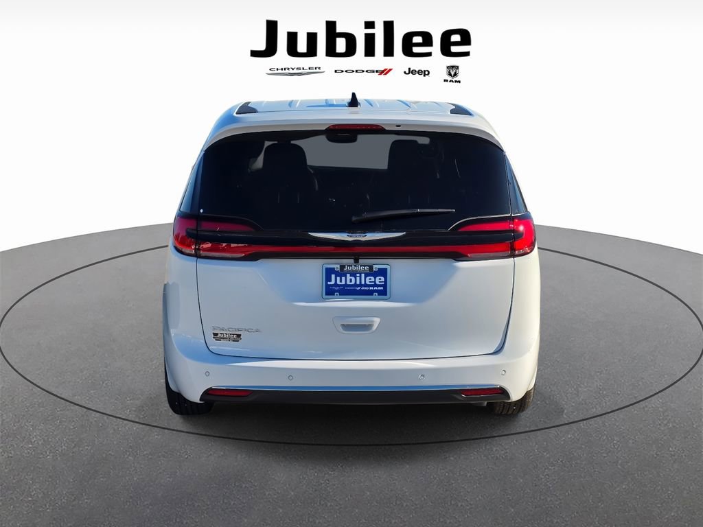 New 2026 Chrysler Pacifica Select image 3