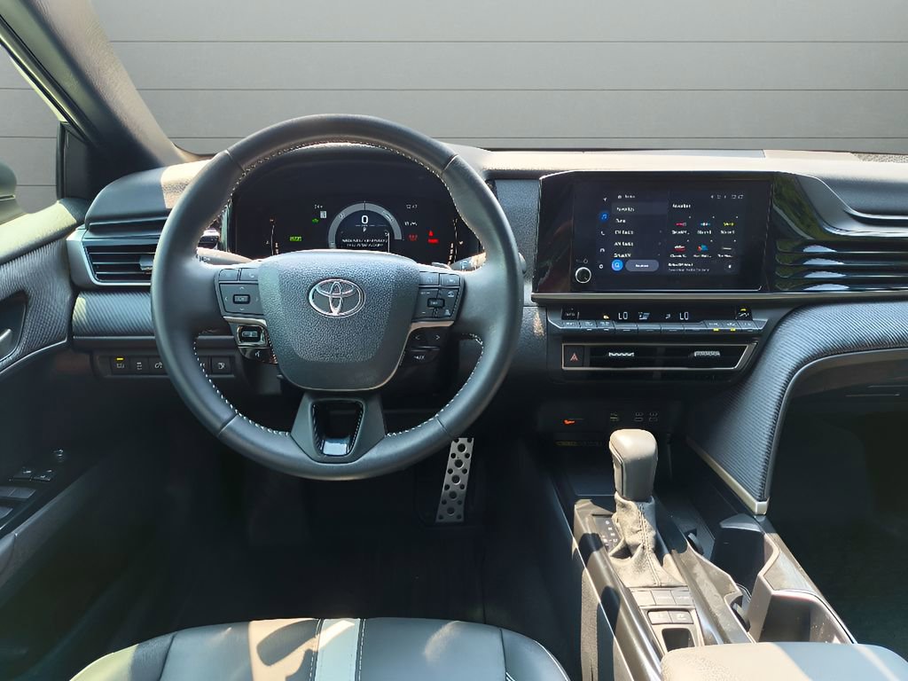 Used 2025 Toyota Camry SE image 27
