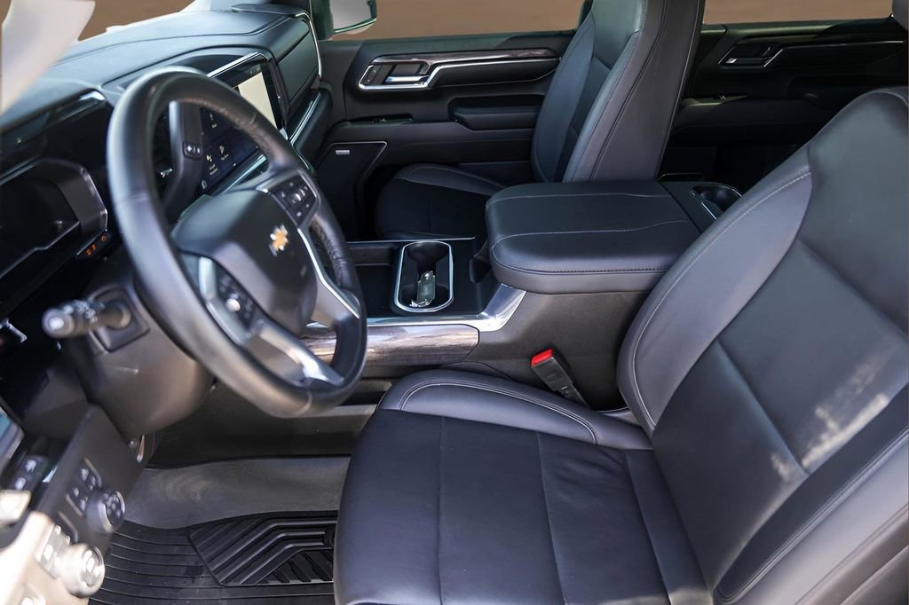 Used 2024 Chevrolet Silverado 2500 LTZ w/ LTZ Plus Package image 9