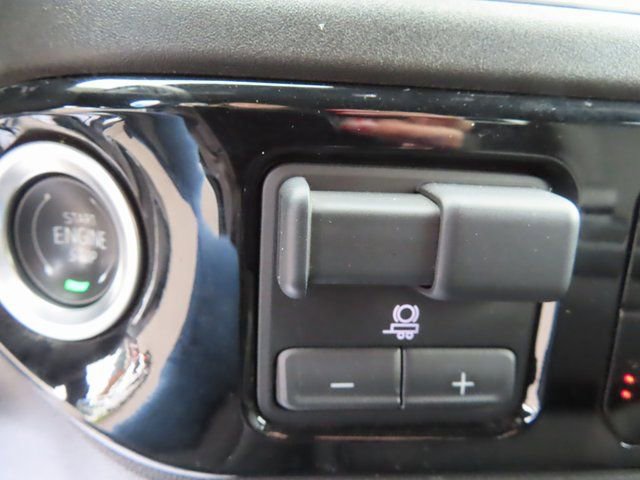 Certified 2025 Chevrolet Silverado 2500 LT w/ Convenience Package image 39