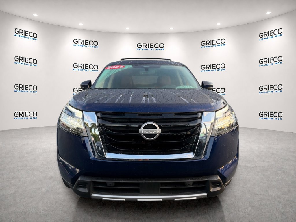 Used 2024 Nissan Pathfinder Platinum FWD image 2