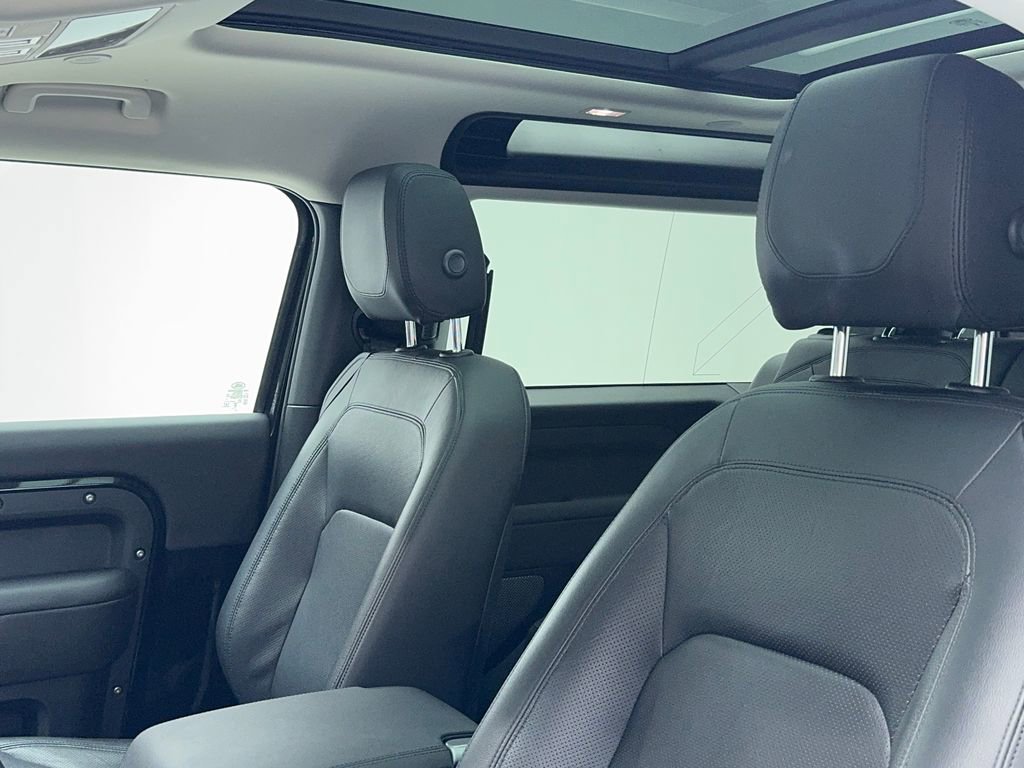 Used 2024 Land Rover Defender 90 S image 34