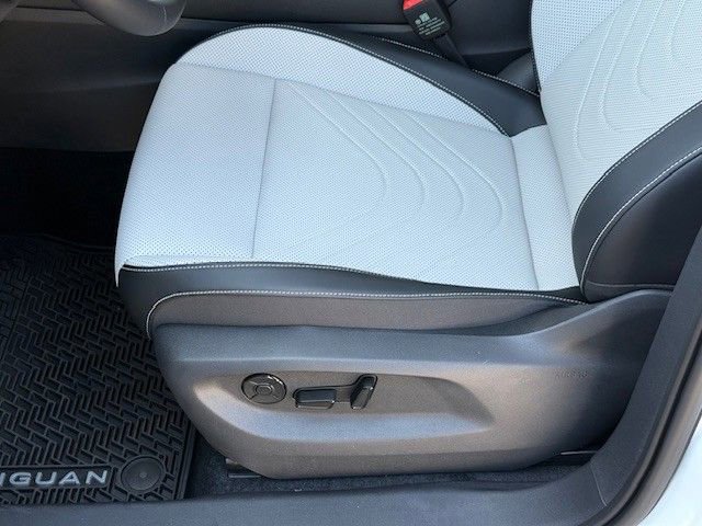 New 2025 Volkswagen Tiguan SE image 33