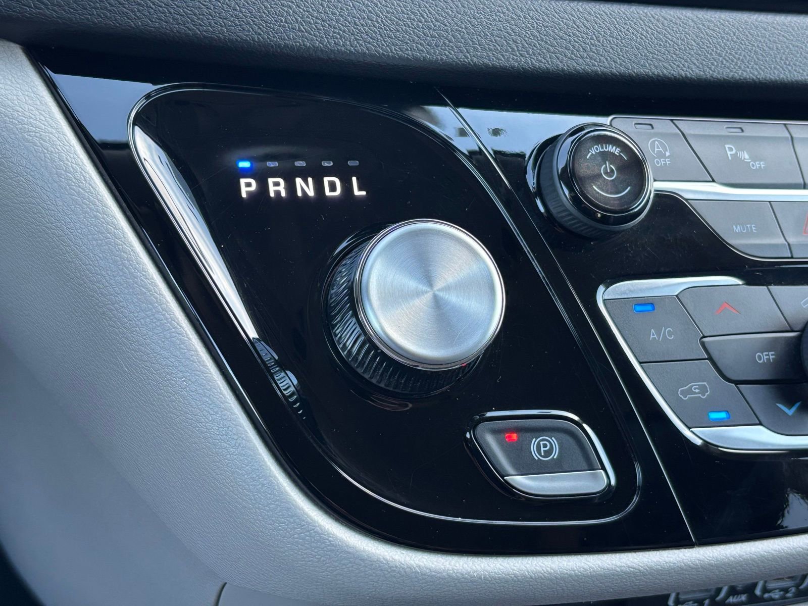 Used 2024 Chrysler Pacifica Touring-L image 24