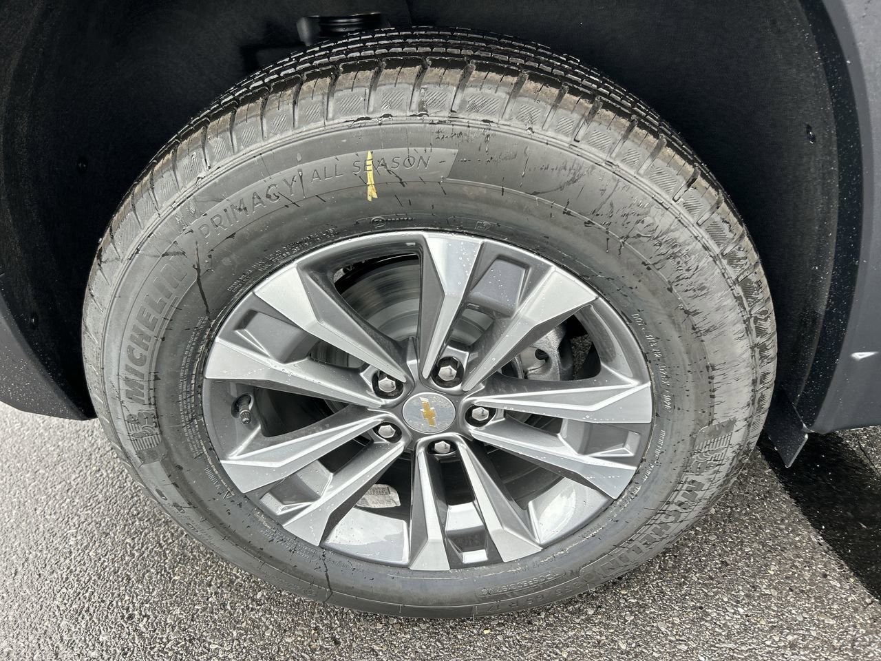 New 2026 Chevrolet Equinox LT w/ Convenience Package II AWD/4WD image 9