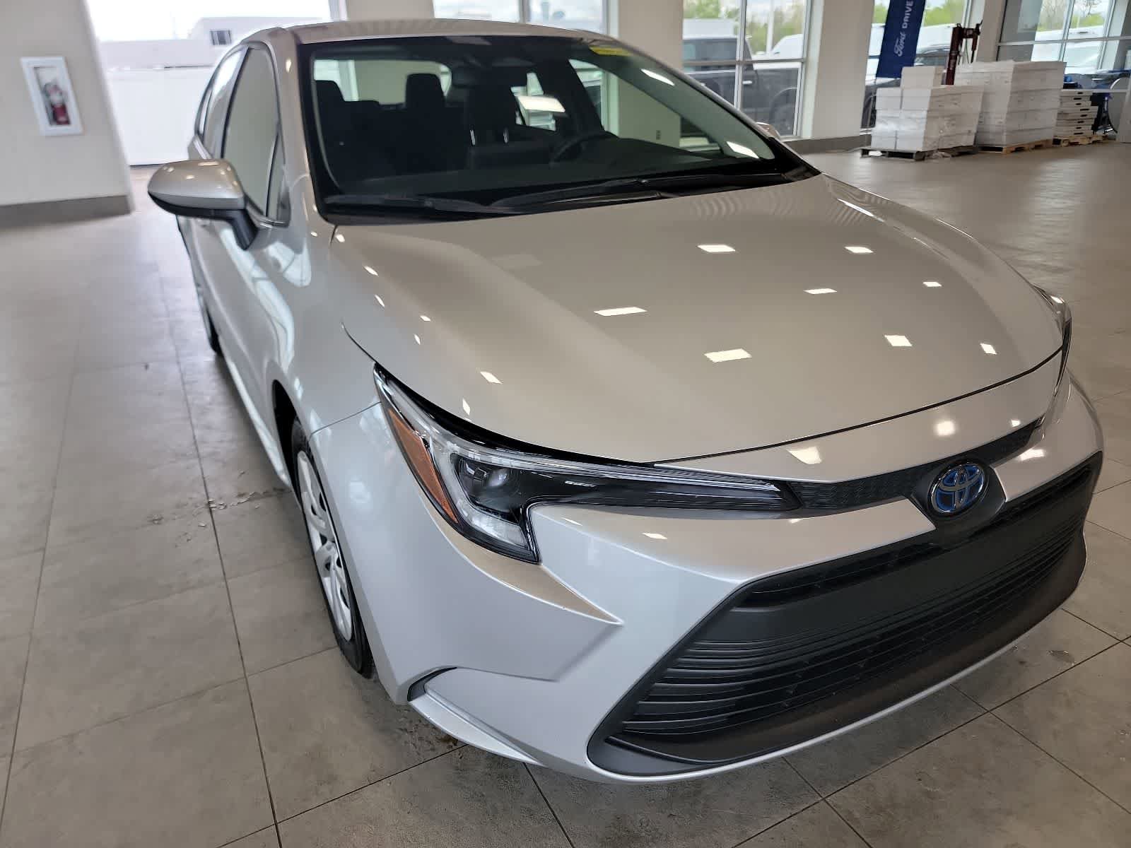 Used 2024 Toyota Corolla LE FWD image 4