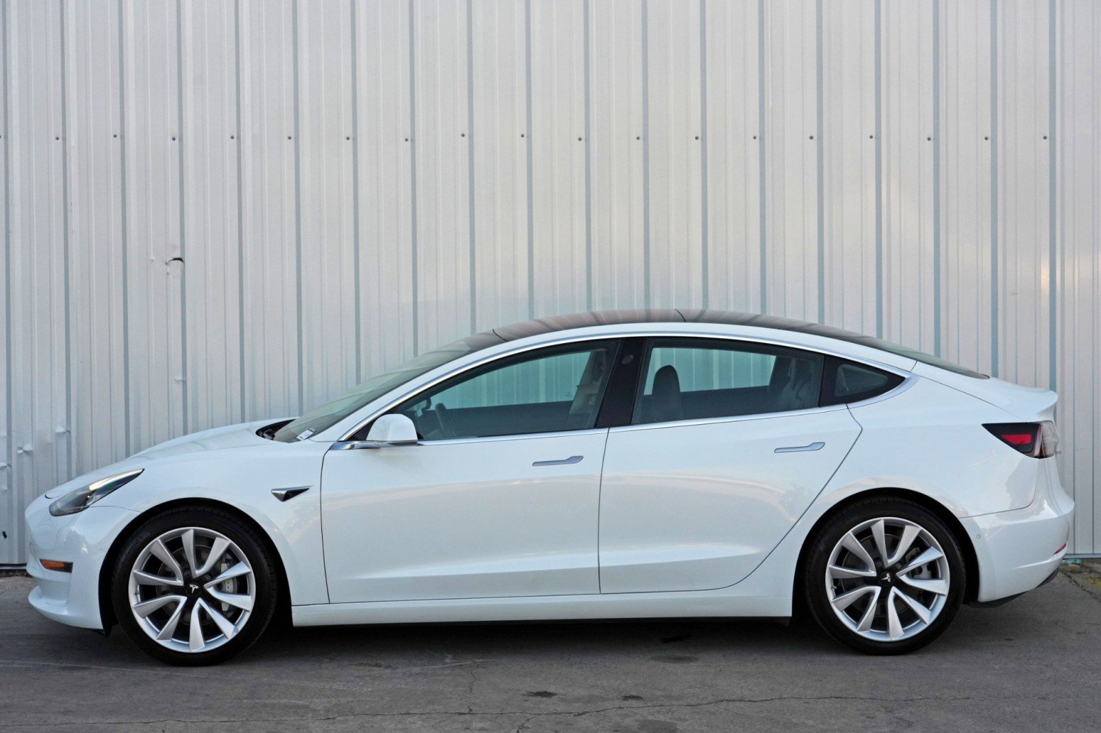 Used 2018 Tesla Model 3 Long Range image 48