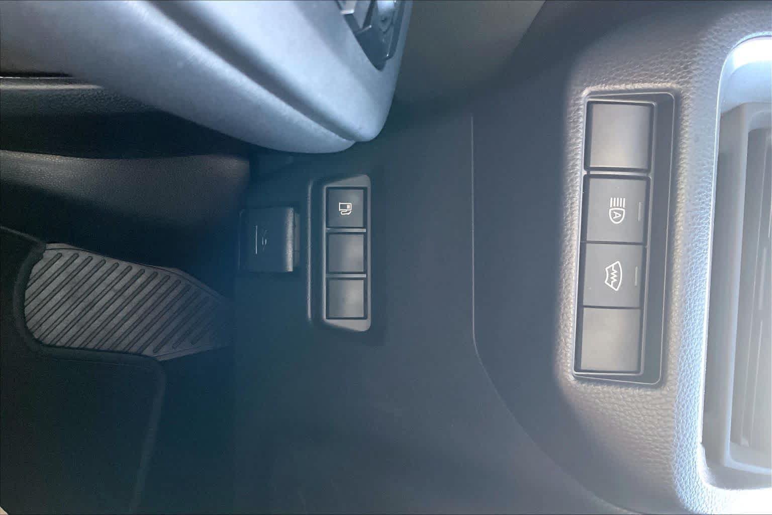 Used 2026 Toyota Prius LE FWD image 30