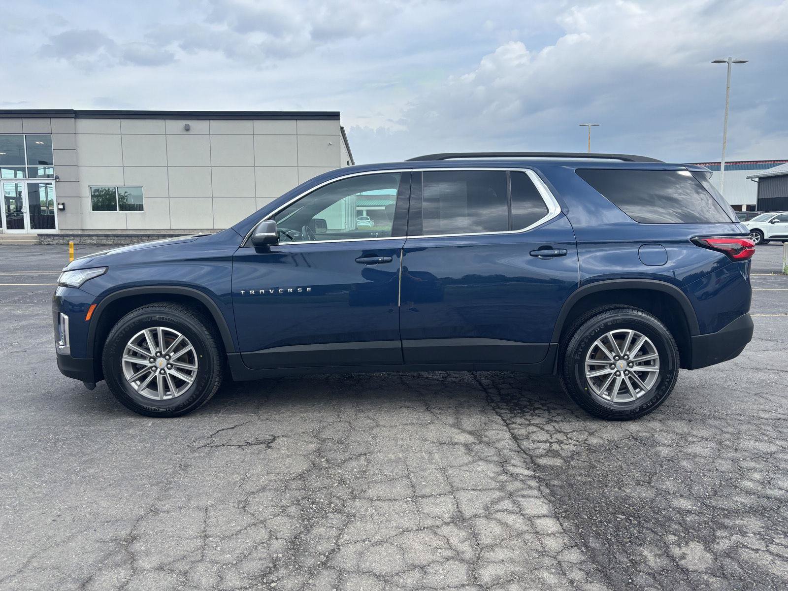 Used 2023 Chevrolet Traverse LT AWD/4WD image 4