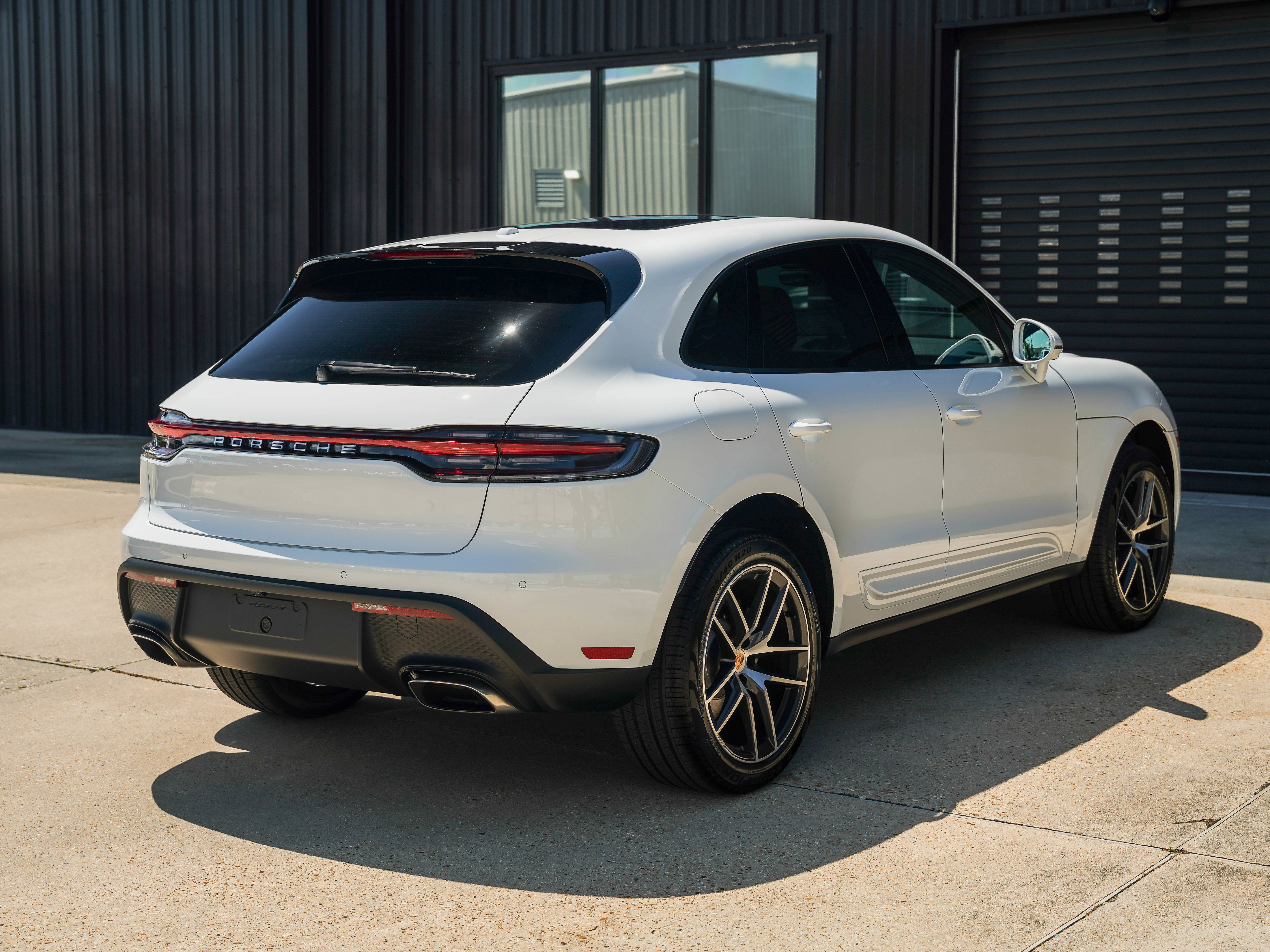 Certified 2025 Porsche Macan image 10