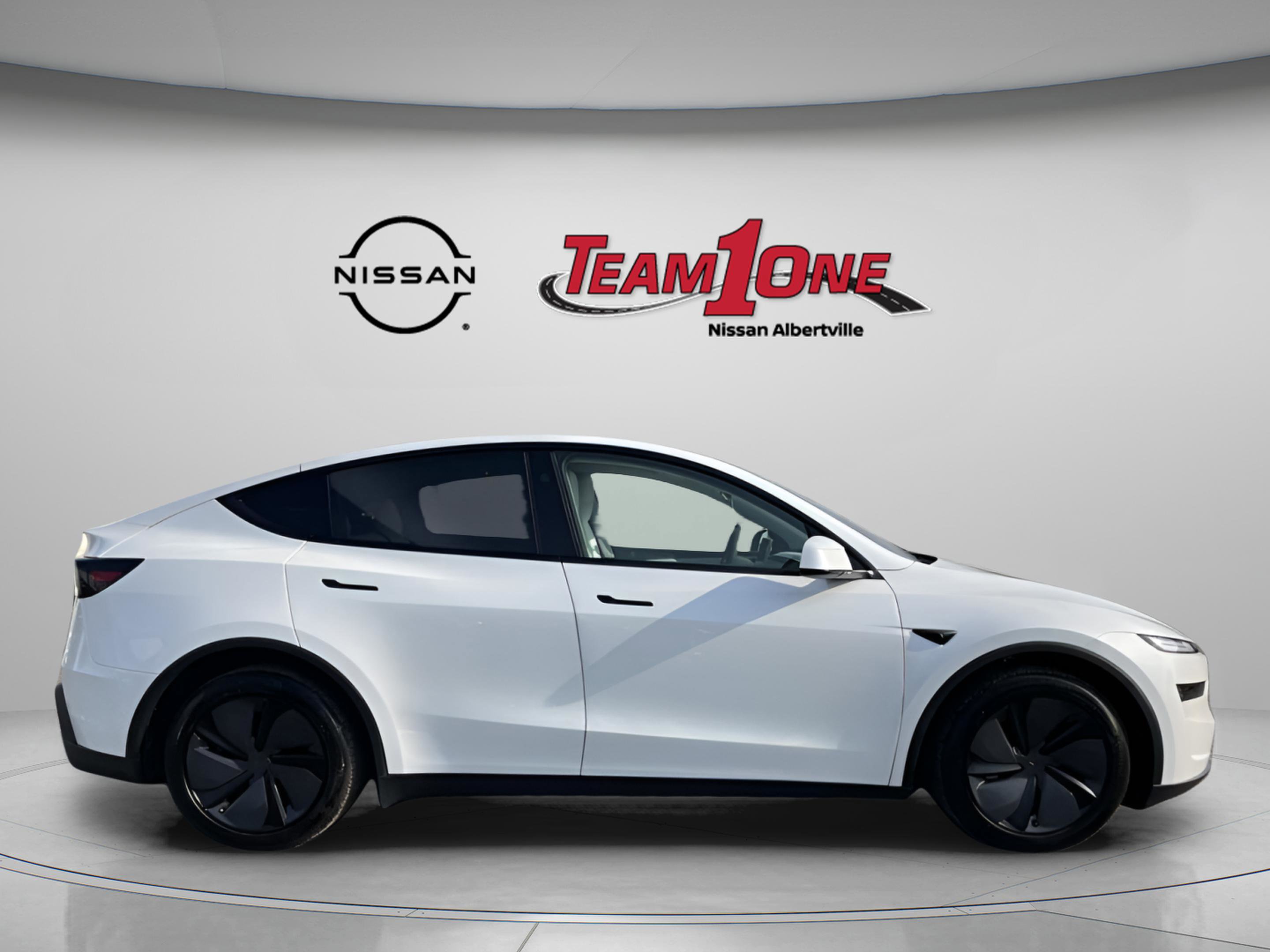Used 2026 Tesla Model Y Long Range image 8