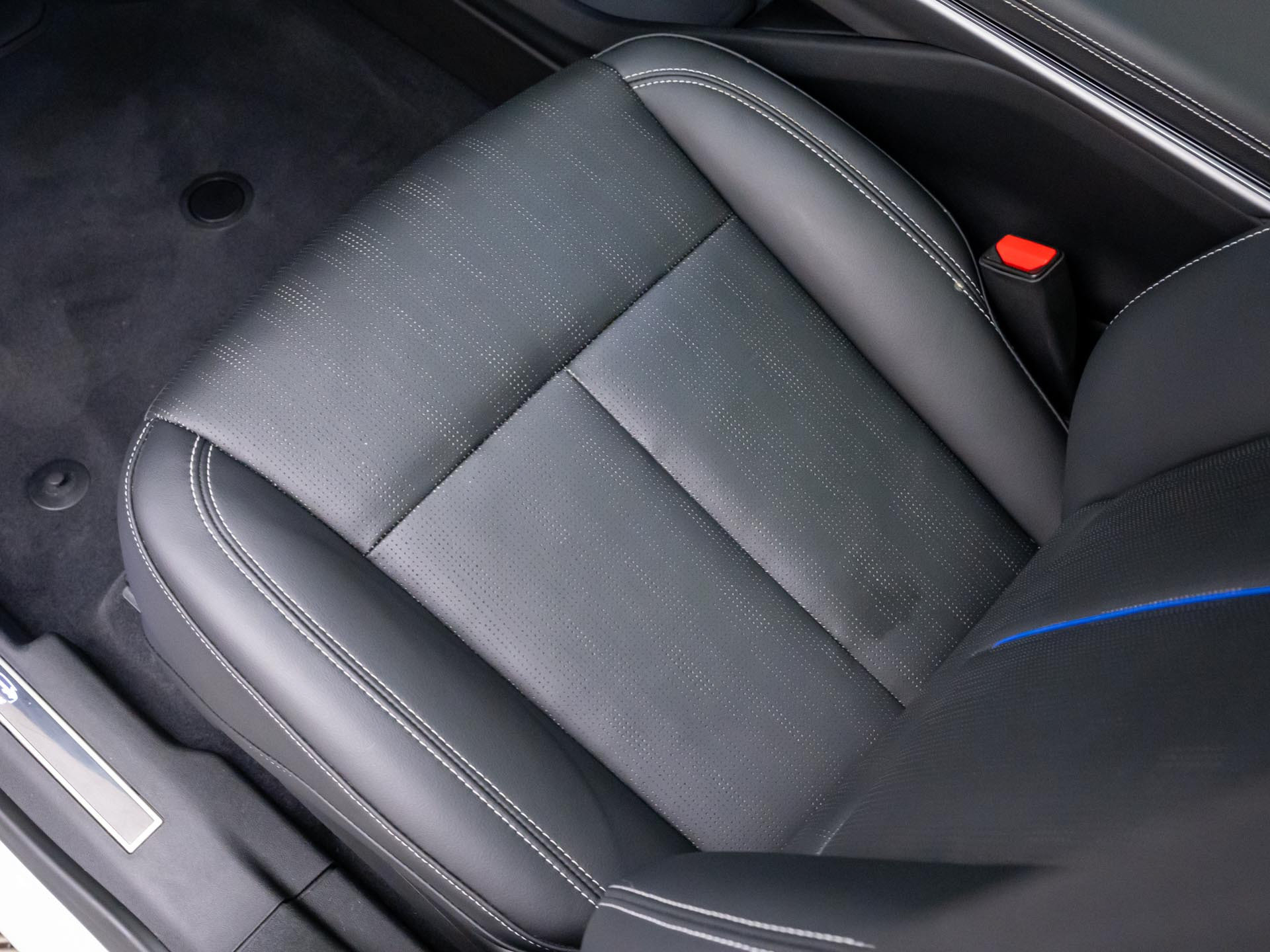 Certified 2025 Cadillac Lyriq Luxury w/ LPO, Floor Liner Package AWD/4WD image 18