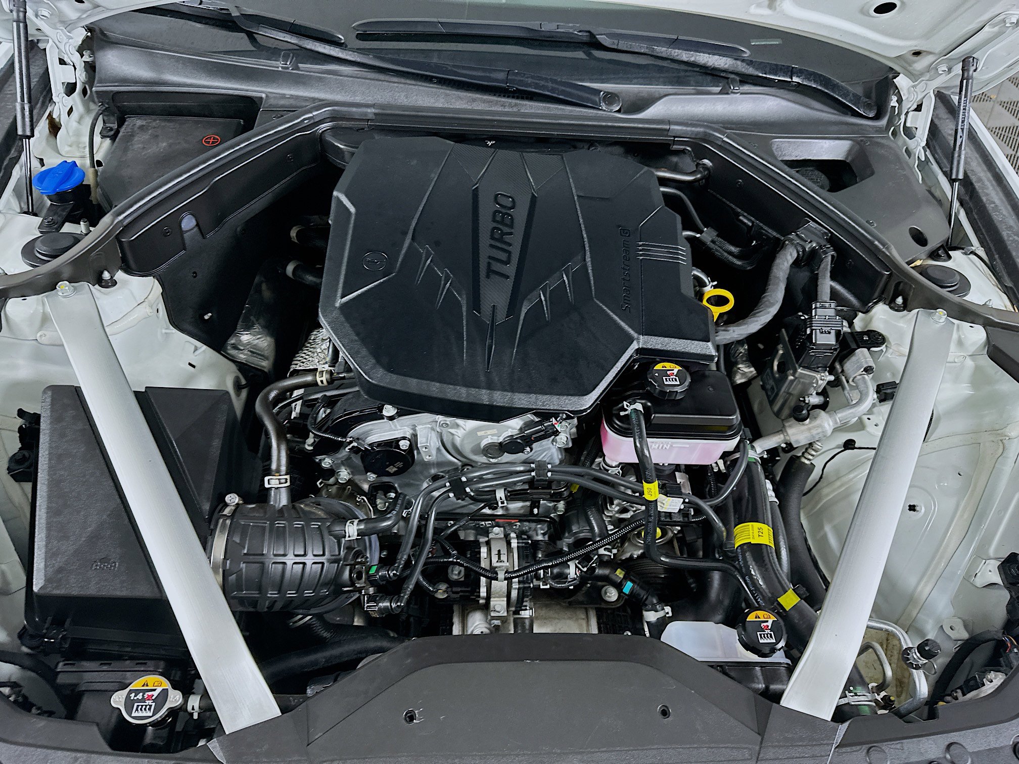 Used 2025 Genesis G70 2.5T RWD image 32