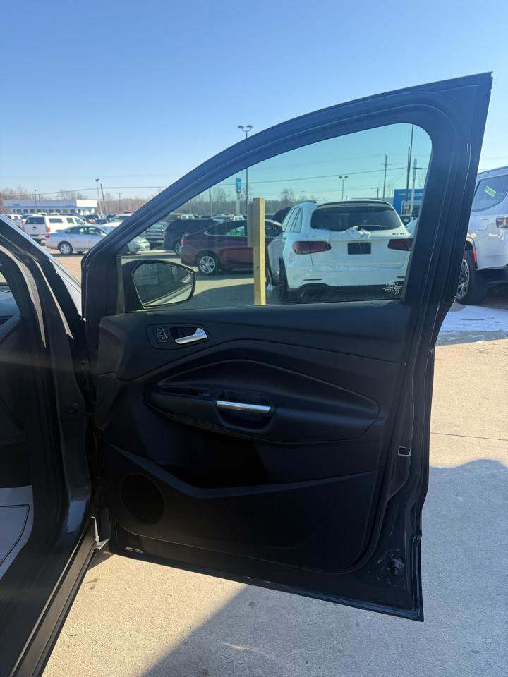 Used 2017 Ford Escape SE w/ SE Sport Appearance Package image 14