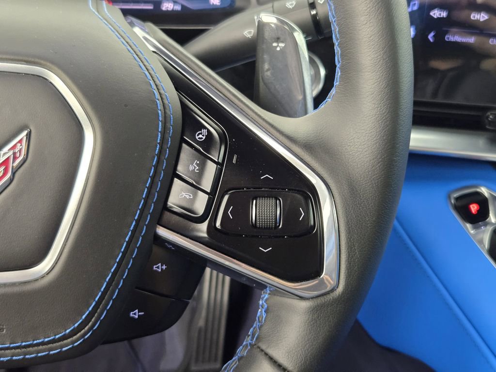 Used 2024 Chevrolet Corvette Stingray Premium Conv w/ Z51 Performance Package RWD image 32