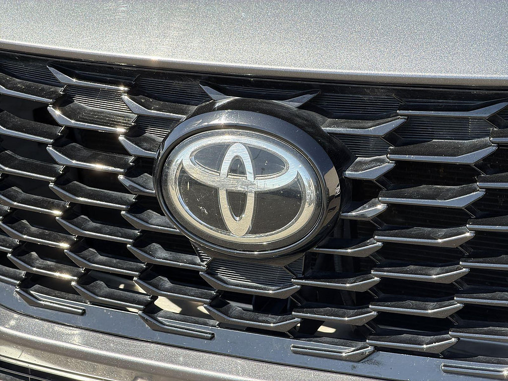 Used 2021 Toyota Highlander XSE FWD image 31