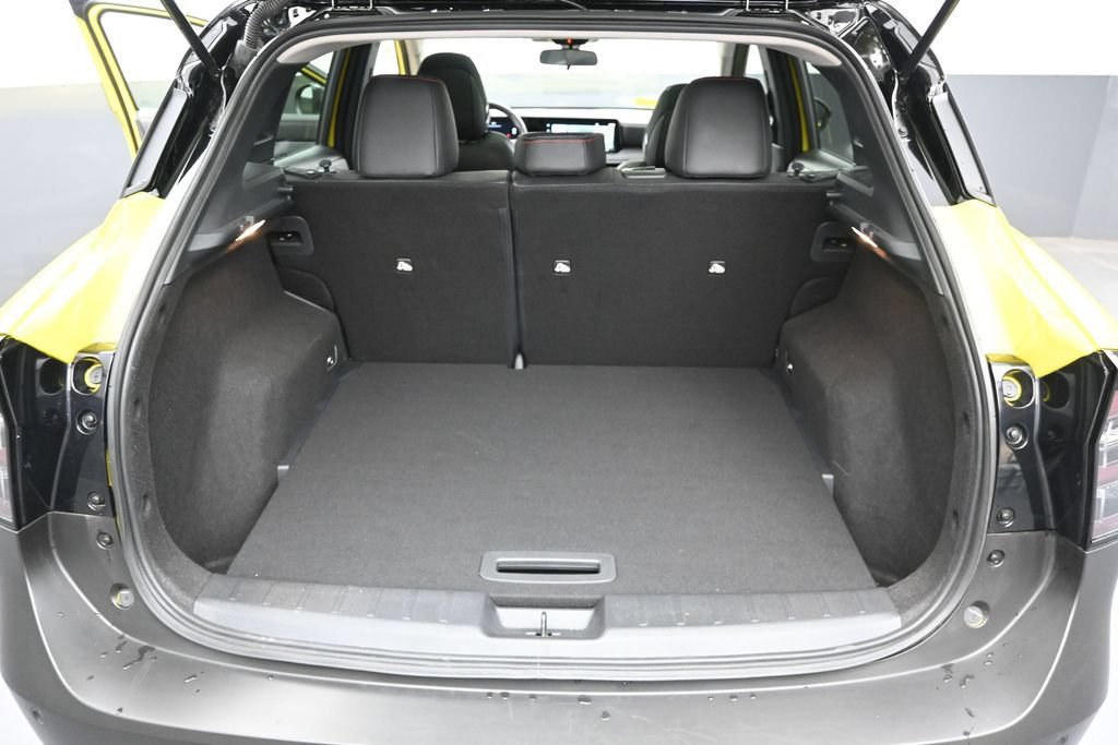 Used 2025 Nissan Kicks SR w/ SR Premium Package FWD image 16