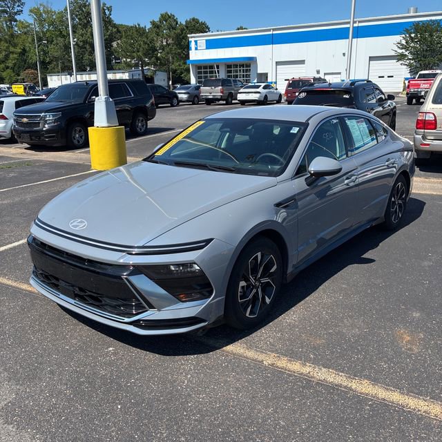 Used 2025 Hyundai Sonata SEL FWD image 1